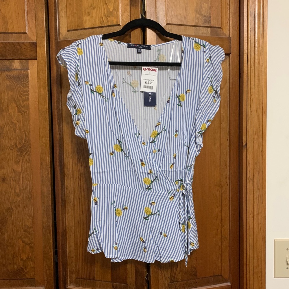 Striped wrap shirt w/bees